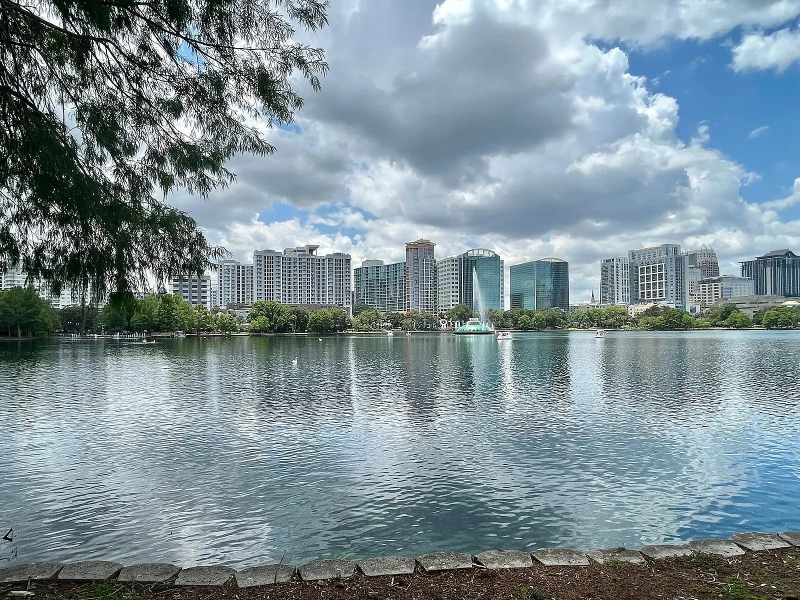 Foto: atardecer sobre los lagos de Orlando